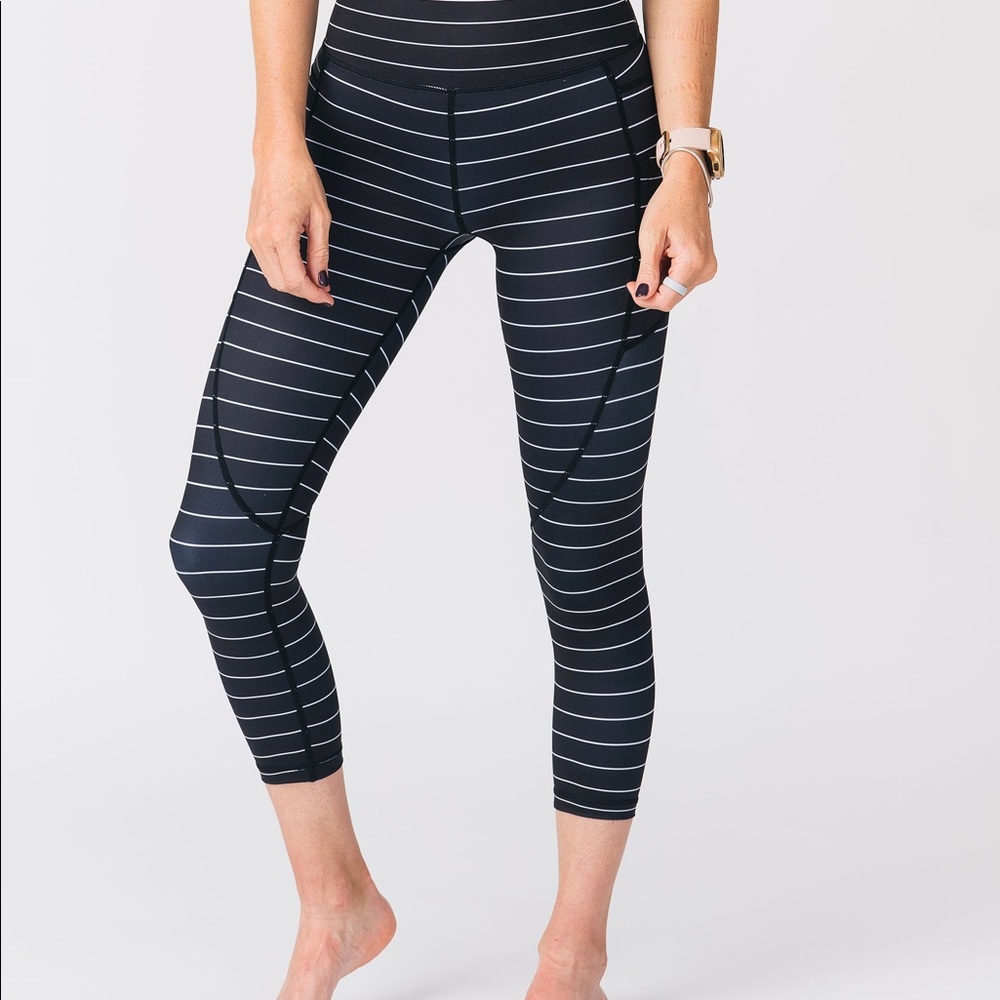 Zyia Black Stripe Pocket Light n Tight Hi-Rise Capri 20" - Picture 1 of 3